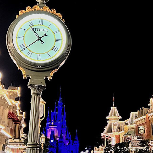 How late is the Magic Kingdom park open in Walt Disney World?